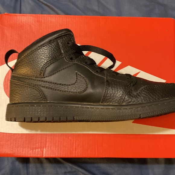 Boys youth size 2 Nike Air Jordan 1 Mid PS Triple Black. -very good condition - Picture 2 of 5